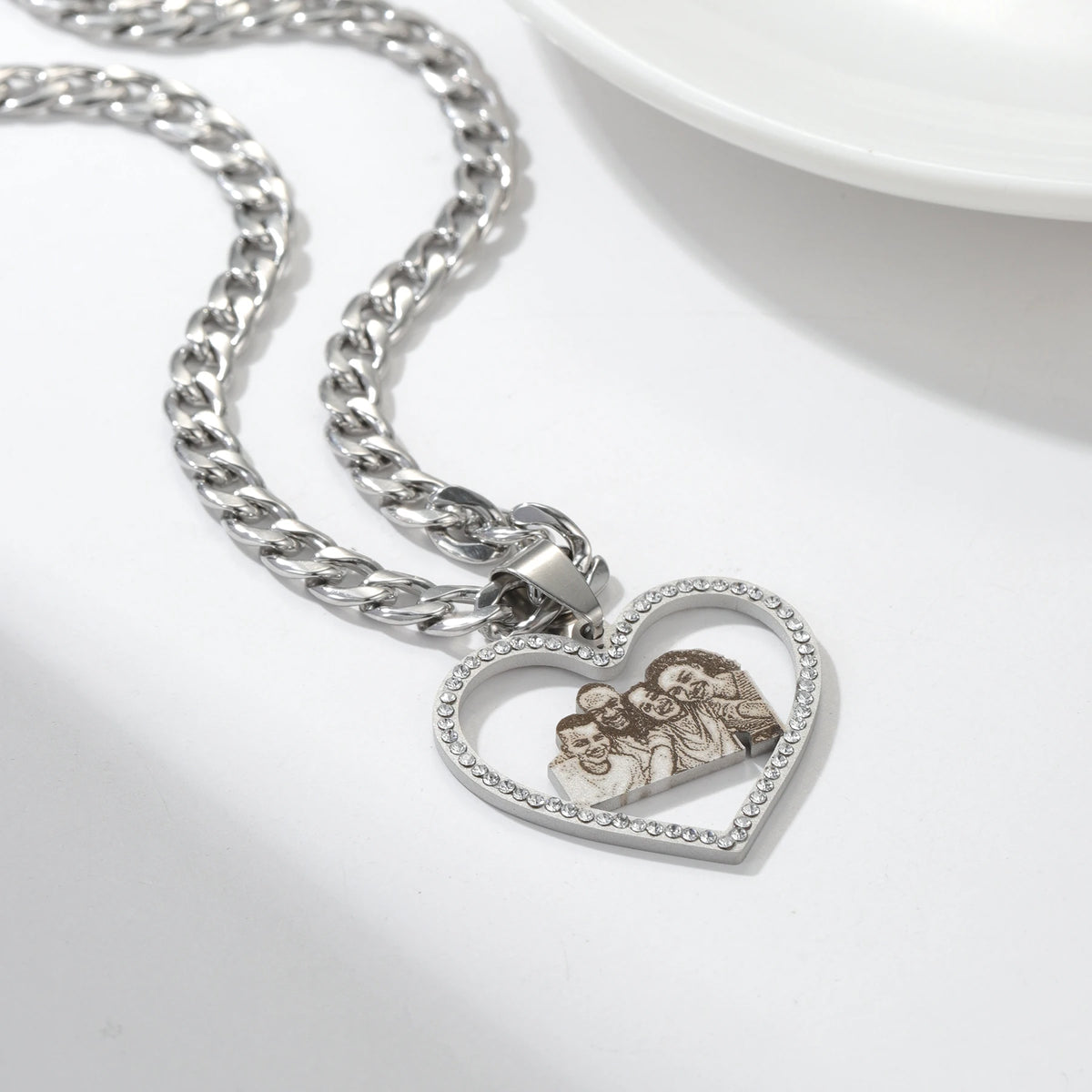 Qitian Custom Photo Engraved Necklace Personalized Mothers Day Pendant Women