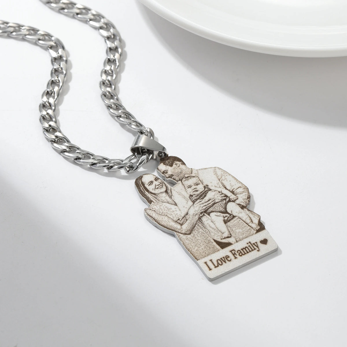 Qitian Custom Photo Engraved Necklace Personalized Mothers Day Pendant Women