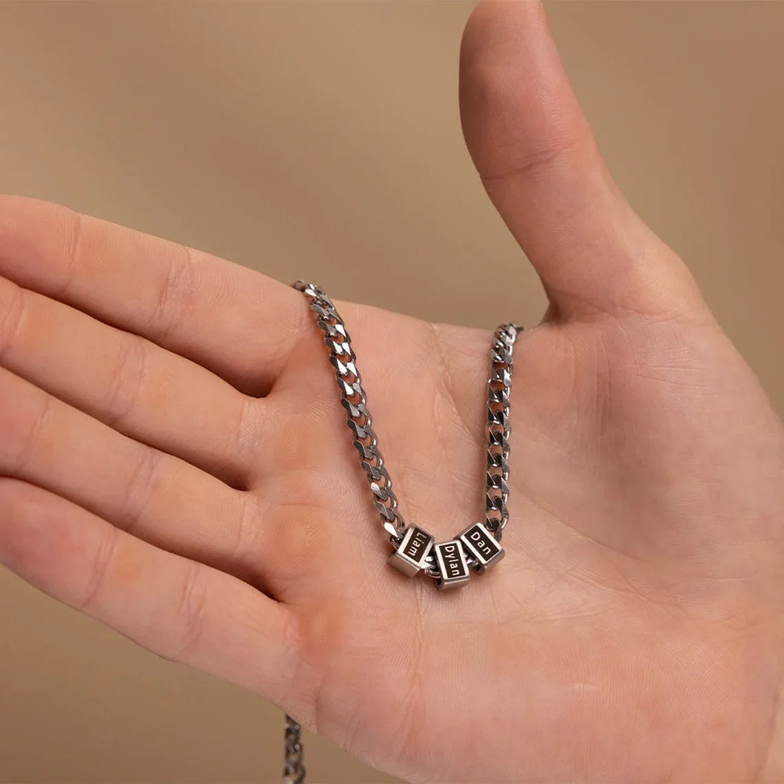 QitianCN Family Name Necklace For Dad With Kids Names